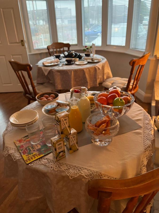 Southend Airport Bed & Breakfast Rochford Exterior photo