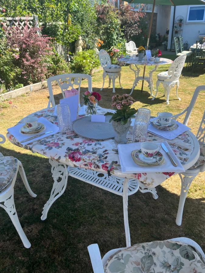 Southend Airport Bed & Breakfast Rochford Exterior photo