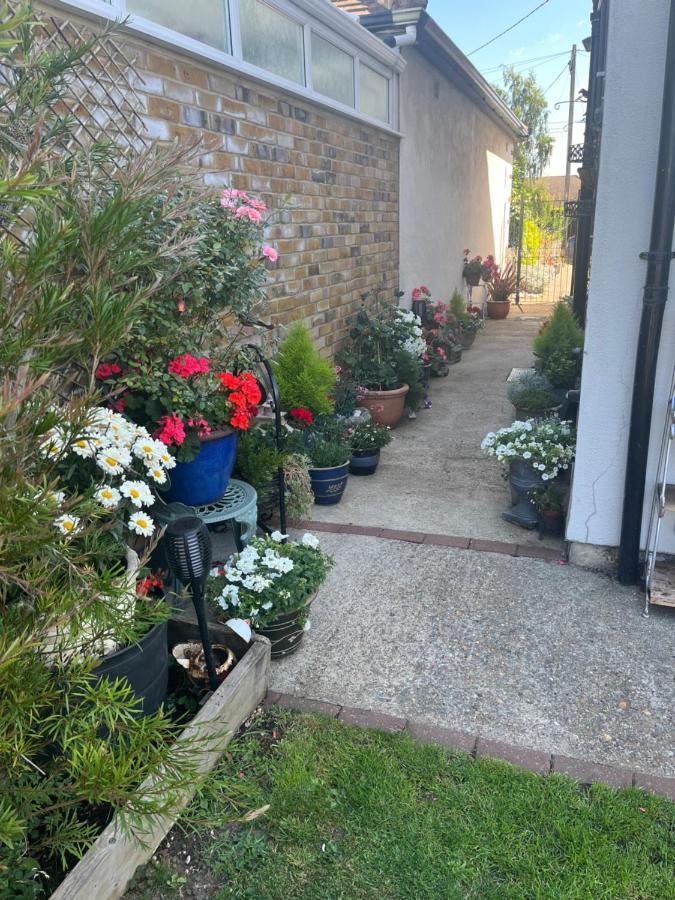 Southend Airport Bed & Breakfast Rochford Exterior photo