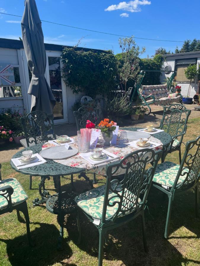 Southend Airport Bed & Breakfast Rochford Exterior photo