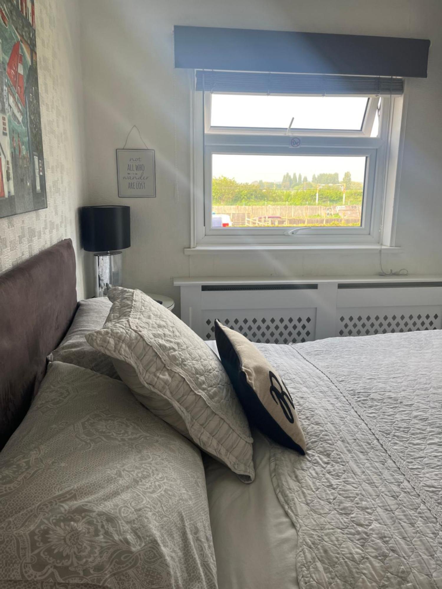 Southend Airport Bed & Breakfast Rochford Exterior photo
