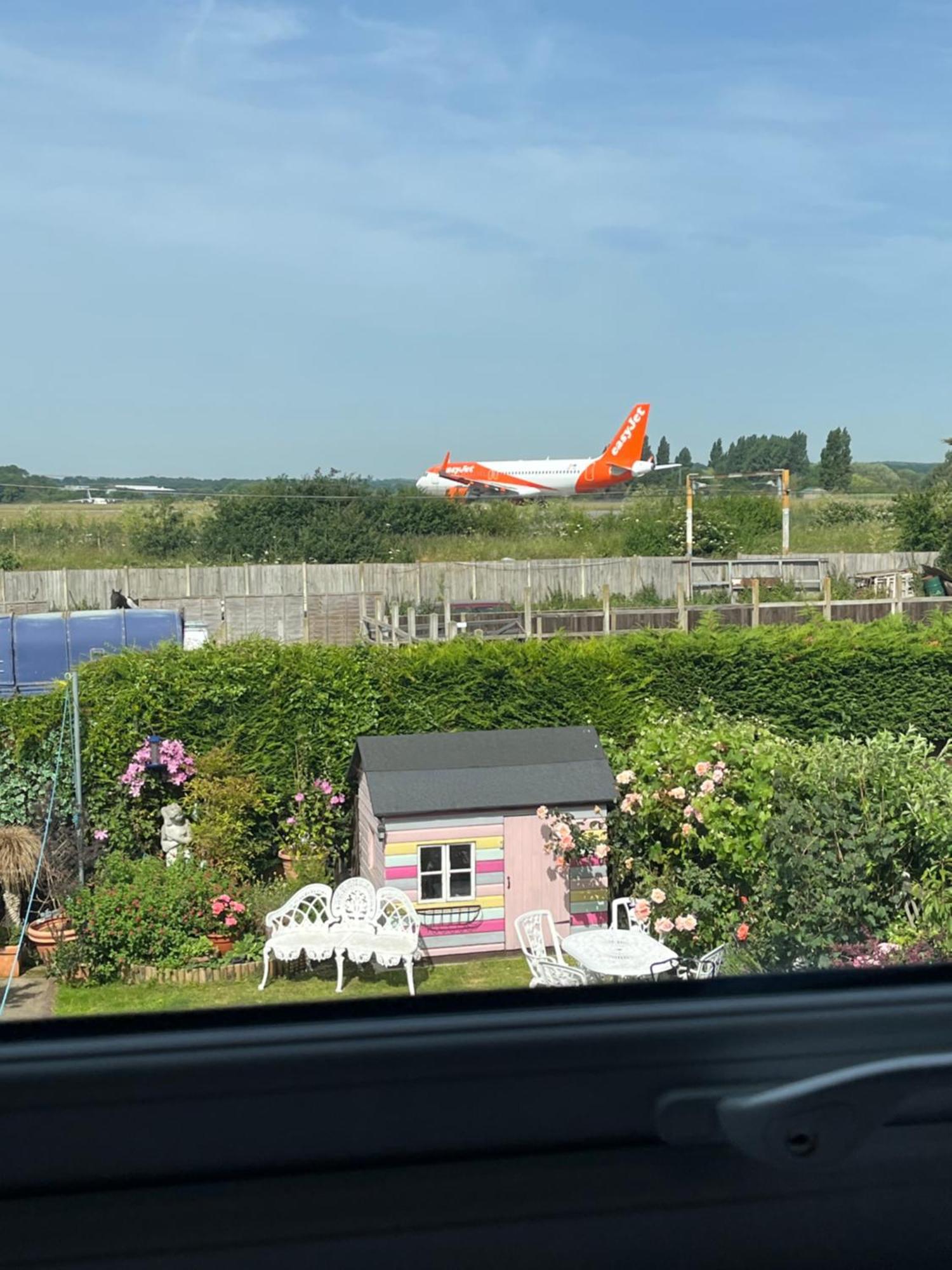 Southend Airport Bed & Breakfast Rochford Exterior photo