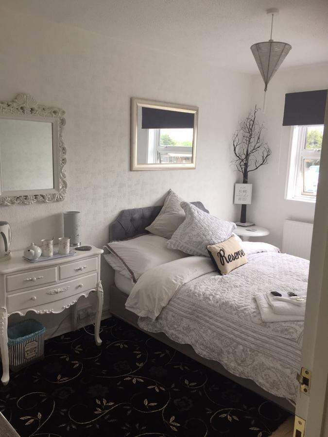 Southend Airport Bed & Breakfast Rochford Exterior photo